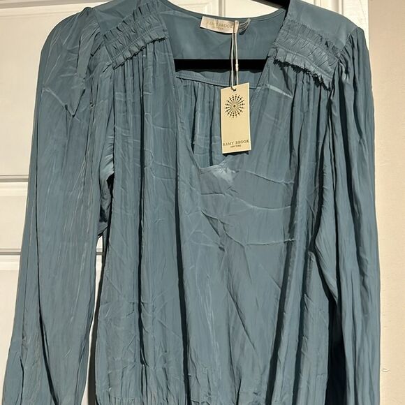 Ramy Brooke NWT Melissa V Neck Ruffled top size M in the color Blumo - Picture 4 of 5